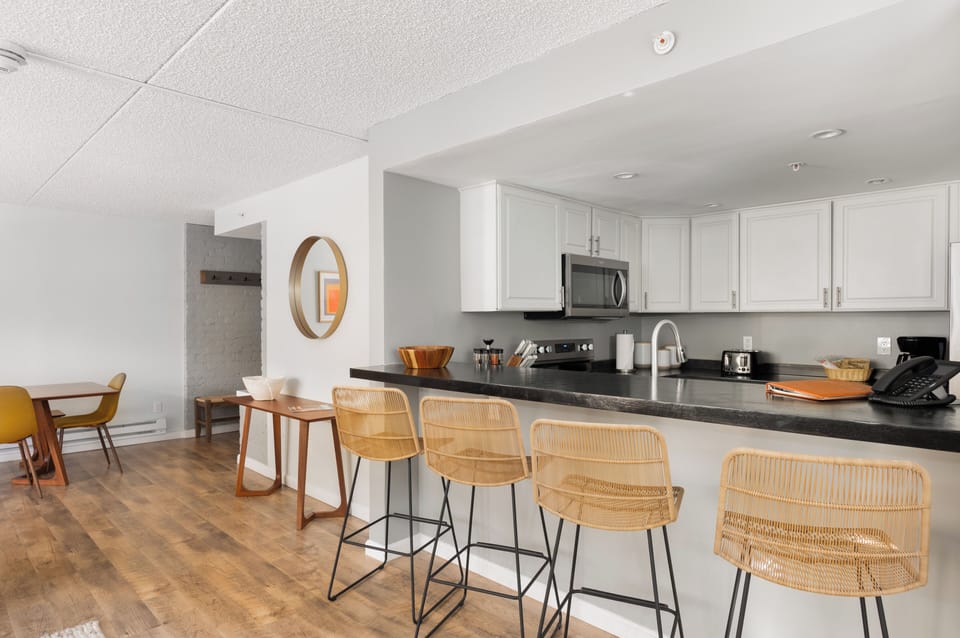 Condo, 2 Bedrooms, Kitchen, Mountain View | Private kitchenette | Full-size fridge, microwave