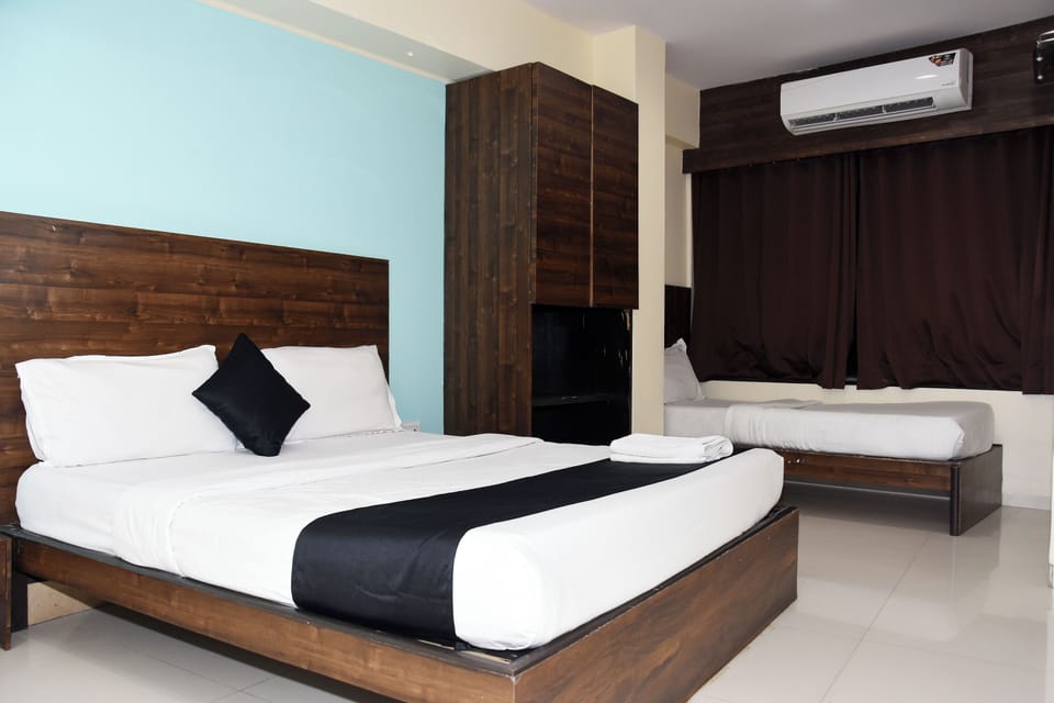 Standard Room, 1 Double Bed | In-room safe, desk, WiFi (free)