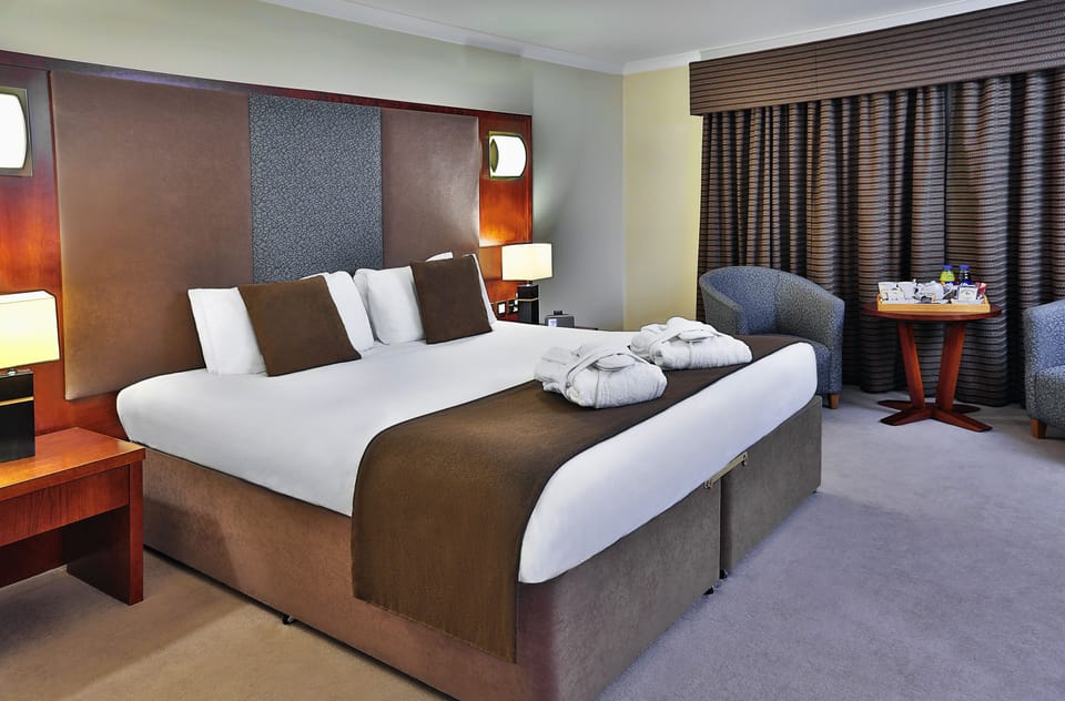 Superior Room, 1 Double Bed, Non Smoking | In-room safe, desk, soundproofing, iron/ironing board