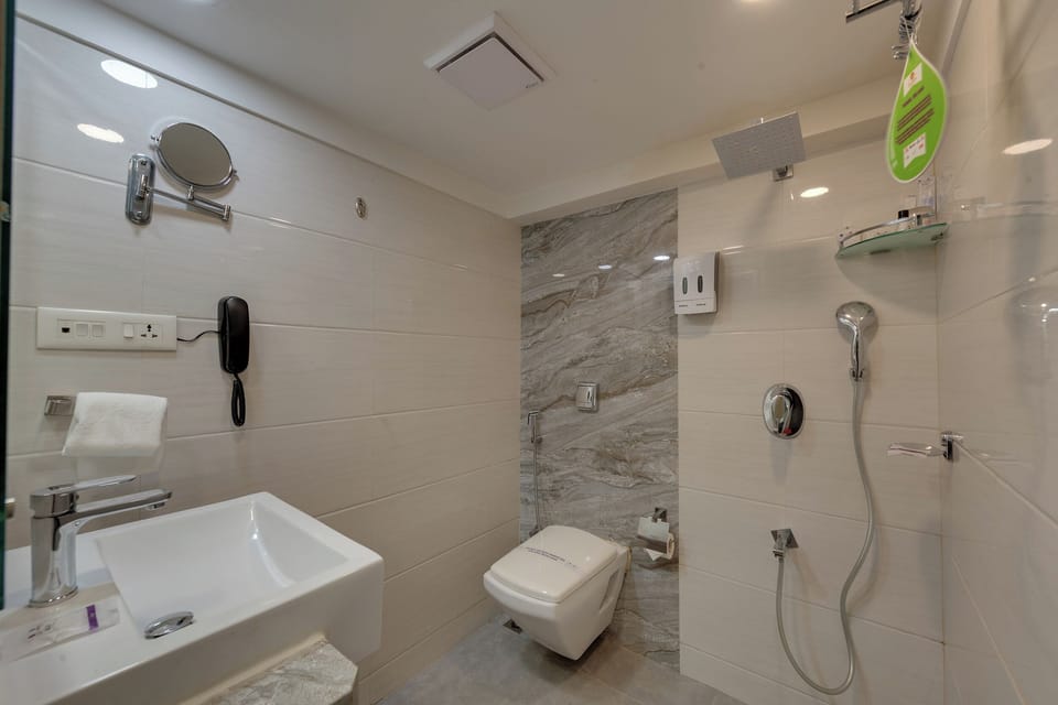 Single Room | Bathroom | Shower, free toiletries, towels