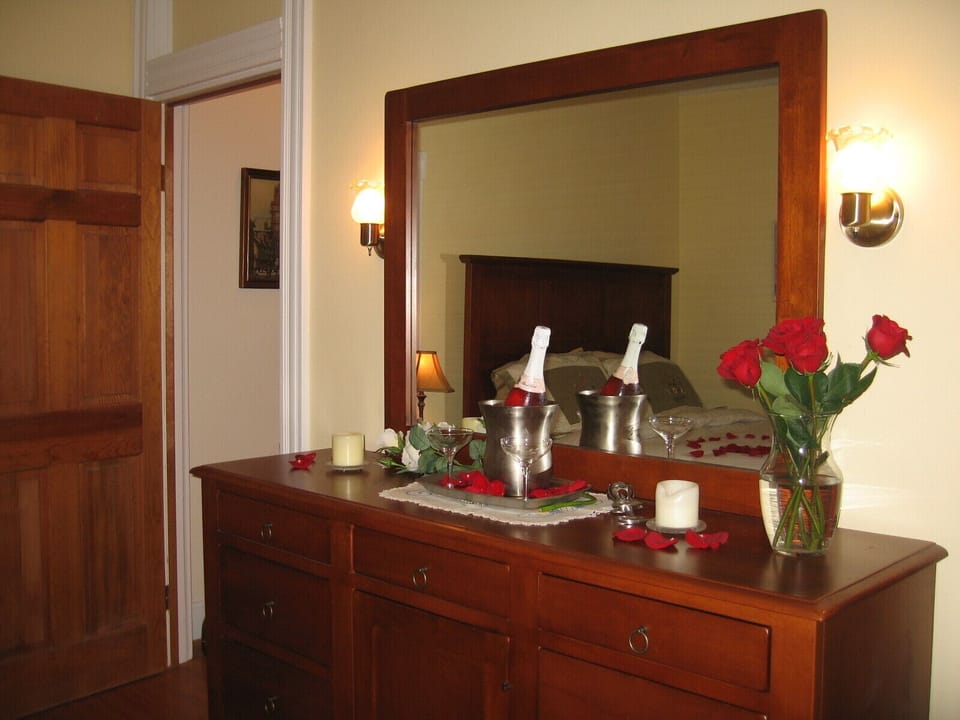 Superior Double Room, Ensuite, Garden View (Rupert Suite)