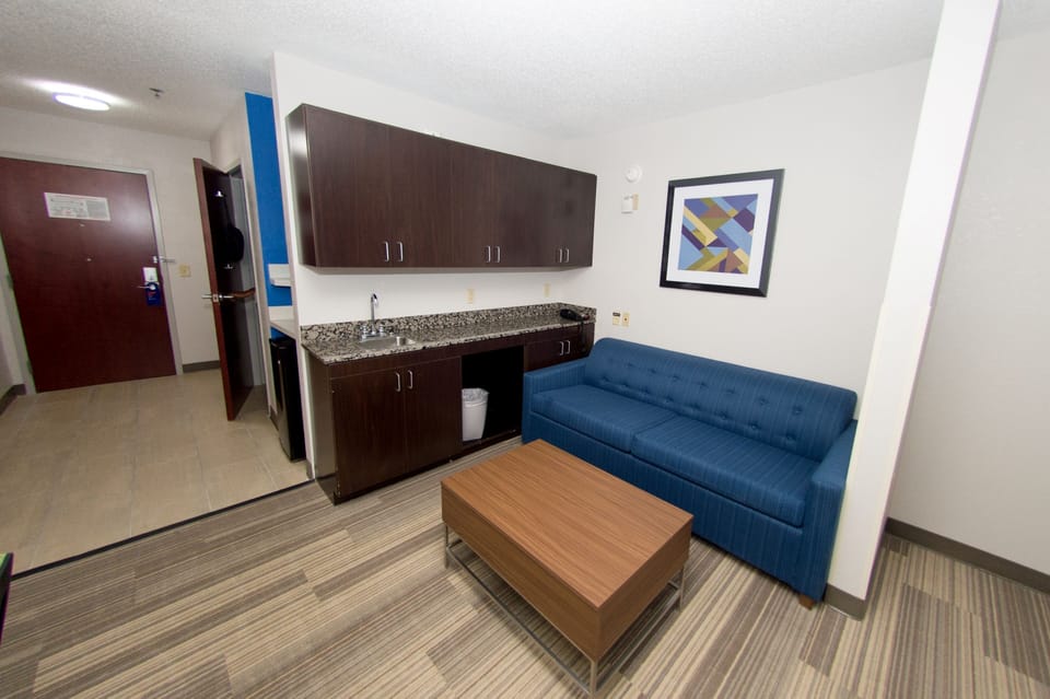 In-room safe, desk, iron/ironing board, free WiFi