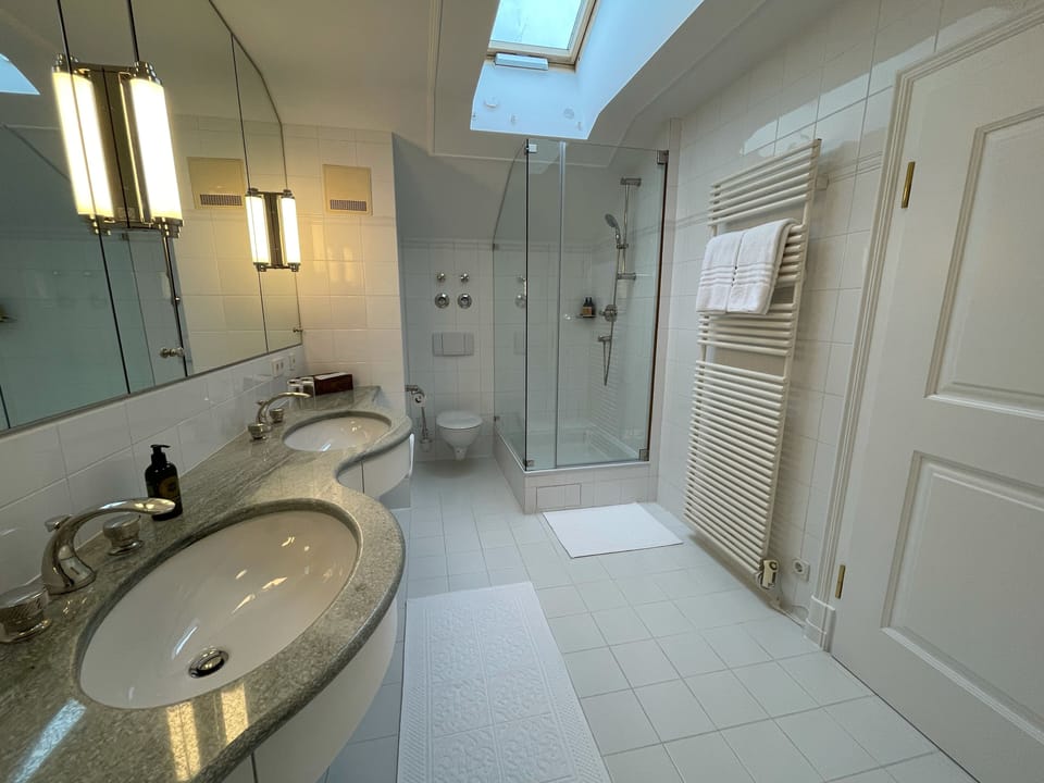 Deluxe Suite, 1 Bedroom, Balcony, Mountain View | Bathroom | Designer toiletries, hair dryer, towels