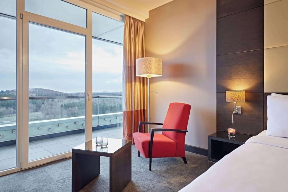 King Room High Floor | Hypo-allergenic bedding, minibar, in-room safe, desk