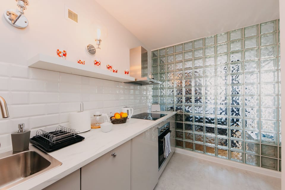 Comfort Apartment, 1 Bedroom, Balcony | Private kitchen | Fridge, microwave, oven, stovetop
