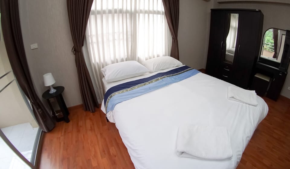 Double Room | Blackout drapes, free WiFi