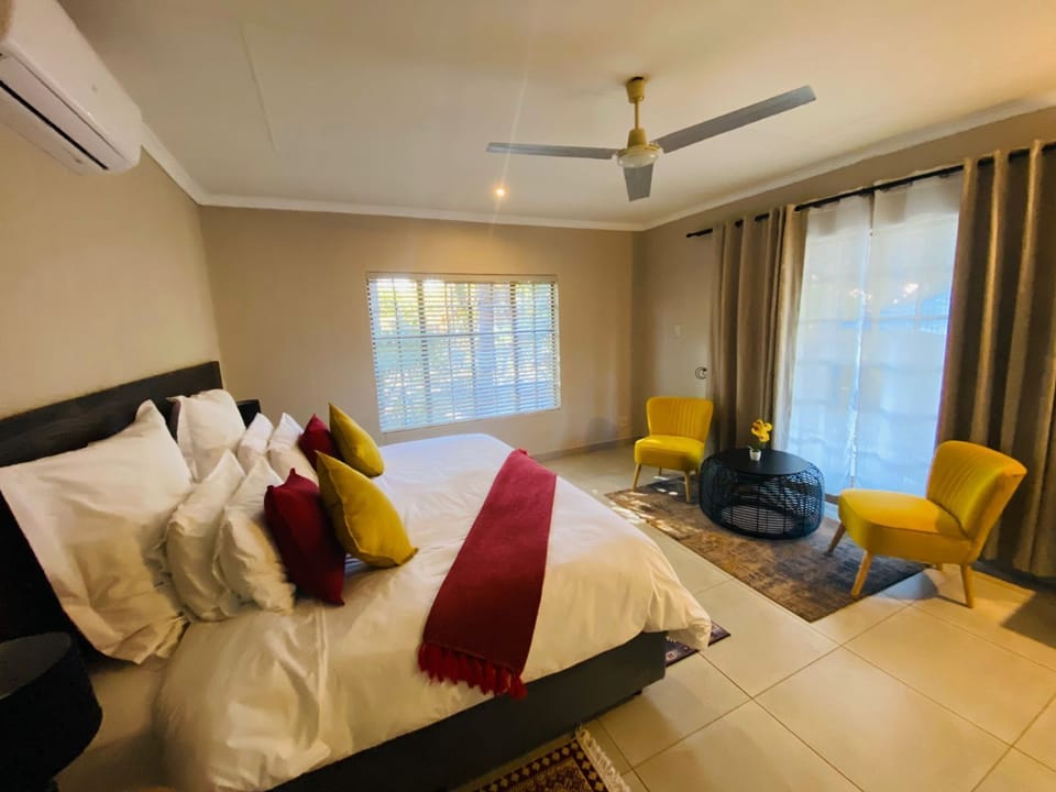 In-room safe, laptop workspace, soundproofing, WiFi (free)