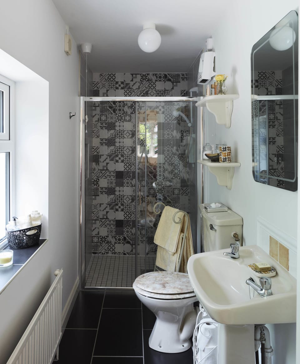Deluxe Double Room, Garden View, Ground Floor | Bathroom shower