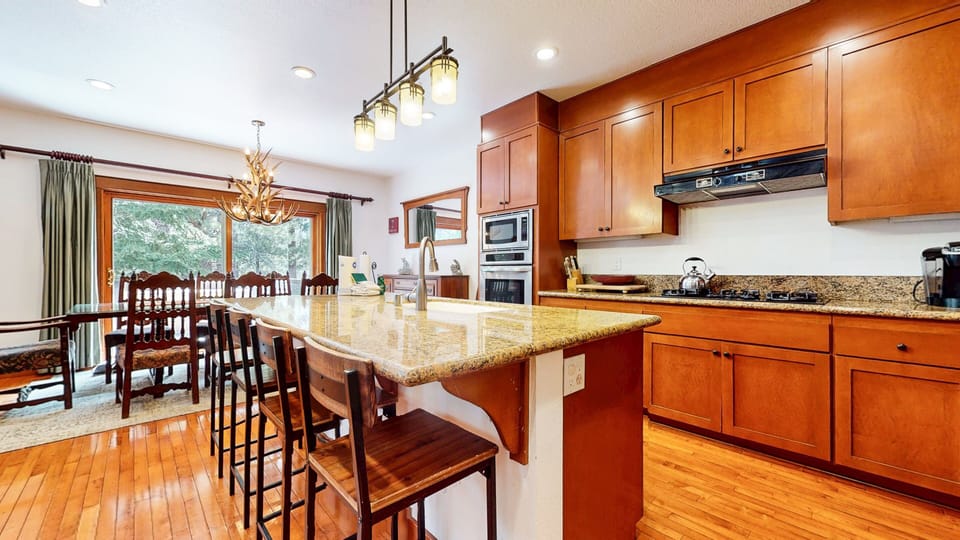 Townhome, 4 Bedrooms | Private kitchen | Fridge, microwave, oven, dishwasher