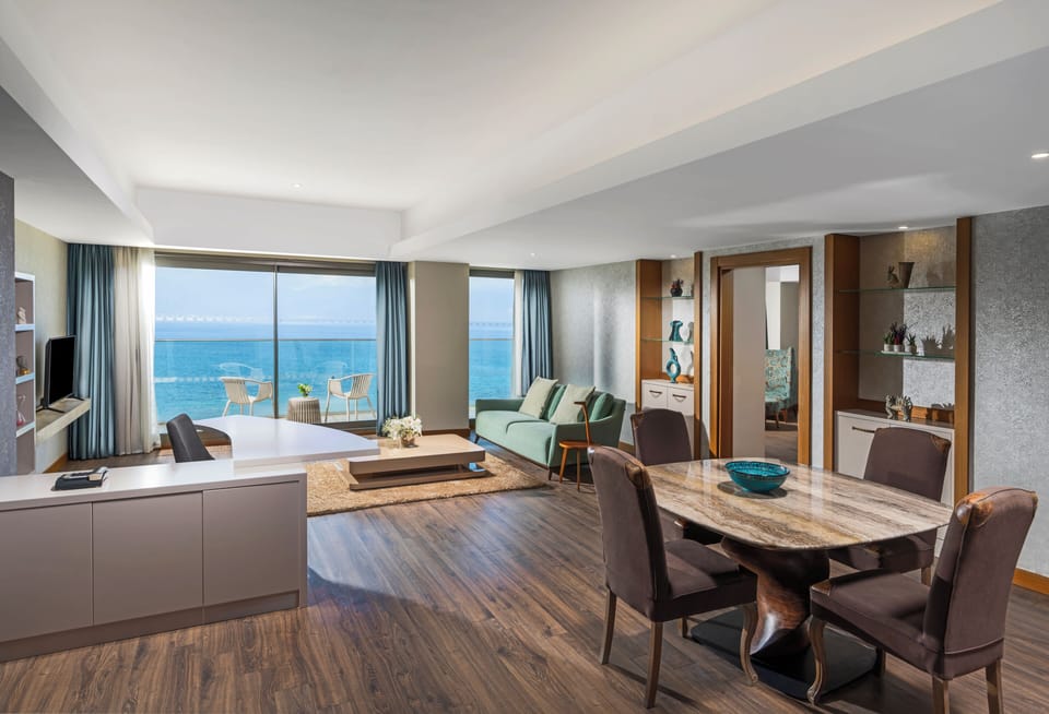 King Suite Sea View | Premium bedding, minibar, in-room safe, desk