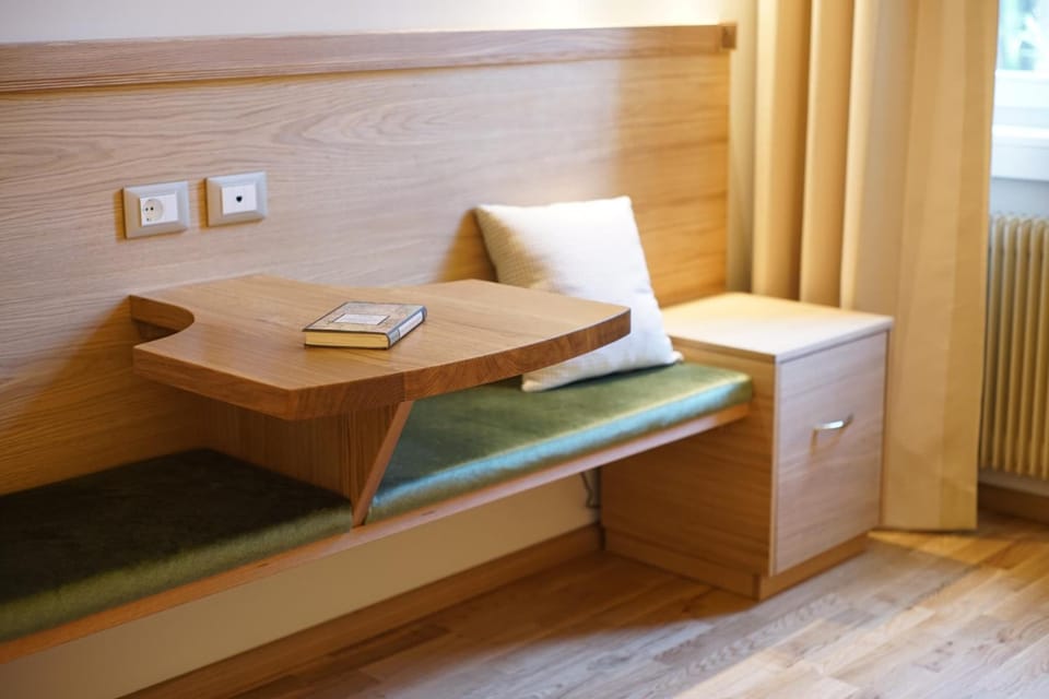 In-room safe, desk, WiFi (free), bed sheets
