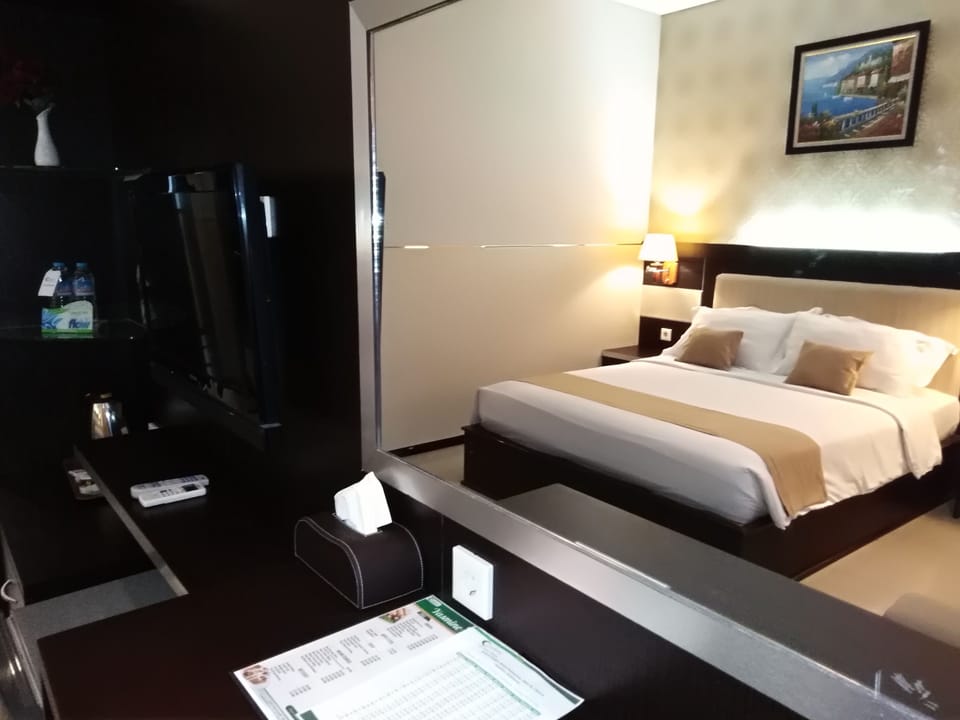 Deluxe Double Room | Desk, rollaway beds (surcharge), WiFi (free)