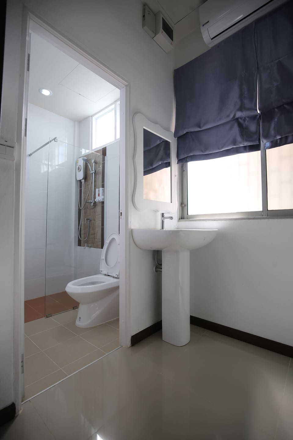 Shared Dormitory, Mixed Dorm | Bathroom | Shower, free toiletries, towels
