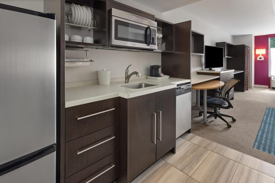 Studio Suite, 1 King Bed, Non Smoking | Private kitchen | Fridge, microwave, dishwasher, cookware/dishes/utensils