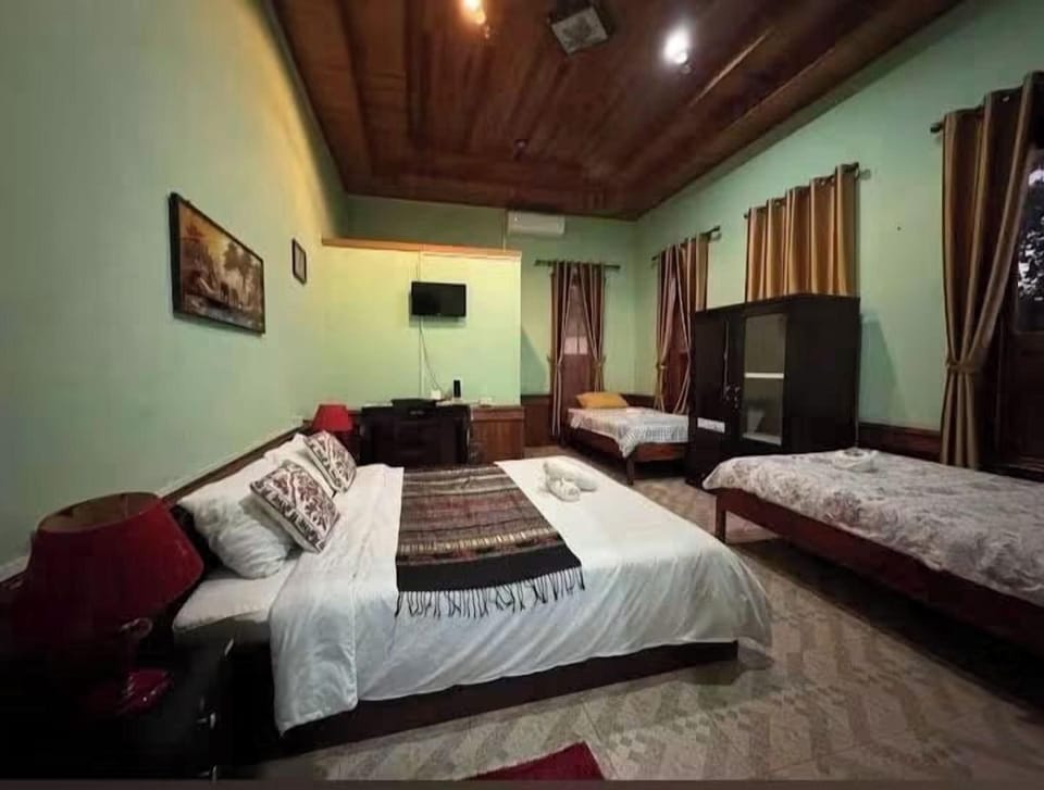 Comfort Quadruple Room | Individually decorated, desk, laptop workspace, free WiFi