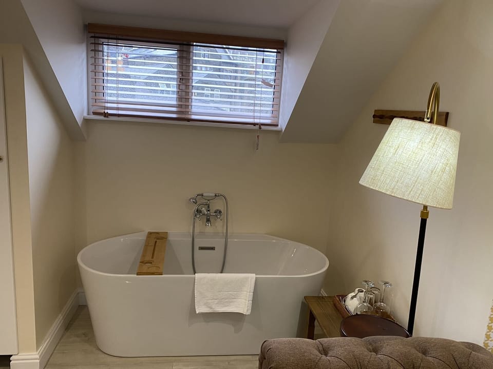 Double Room, Bathtub (Room6 Attic) | Iron/ironing board, WiFi (free)