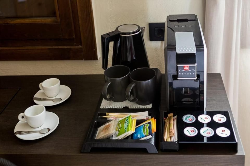 Fridge, coffee/tea maker, electric kettle