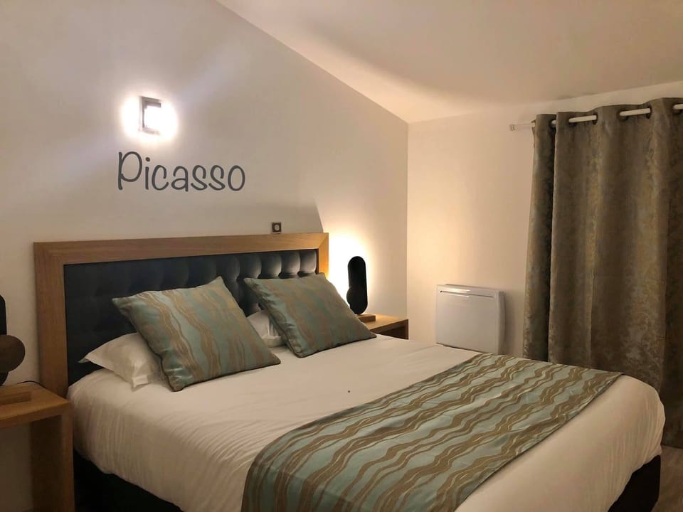 Family Suite, 2 Bedrooms (Picasso) | Premium bedding, memory foam beds, soundproofing, iron/ironing board