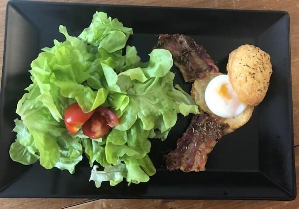 Breakfast, lunch, dinner and brunch served
