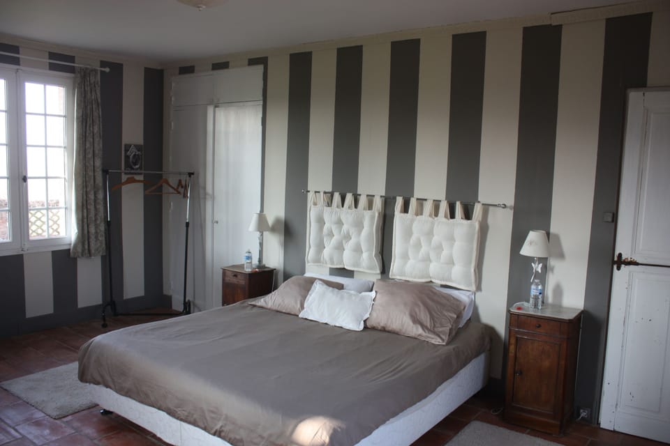 Triple Room (Heurtoirs) | 1 bedroom, premium bedding, iron/ironing board, bed sheets