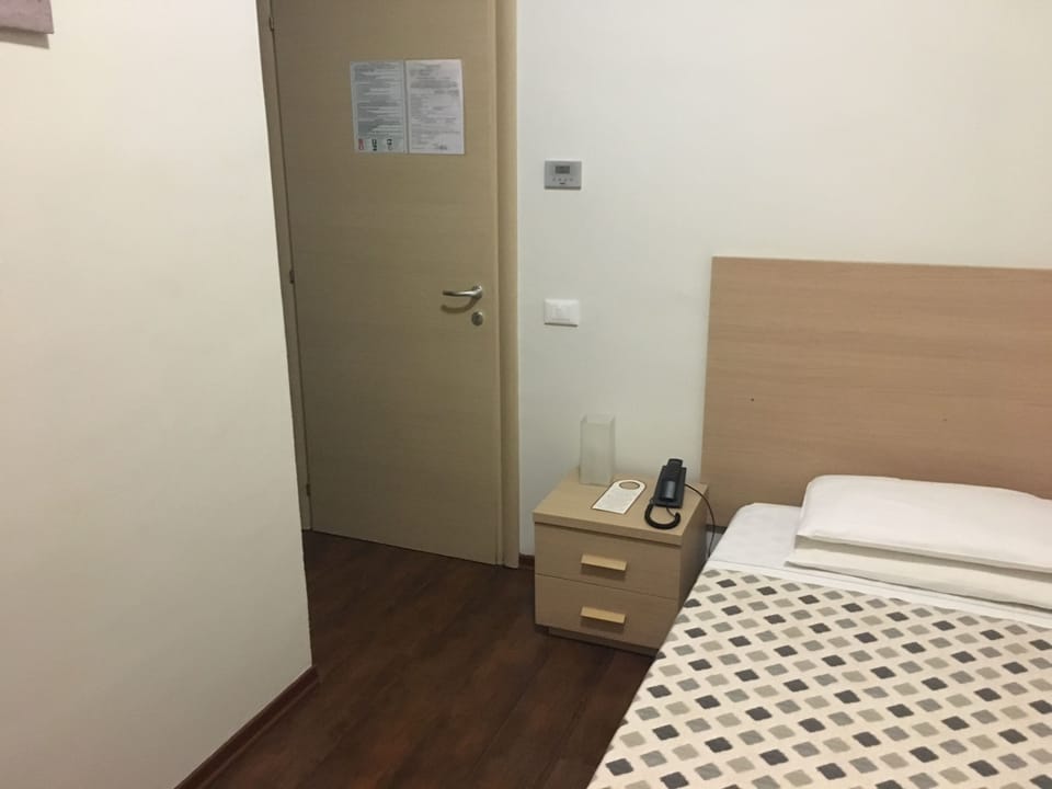 Grand Single Room | Minibar, in-room safe, desk, rollaway beds