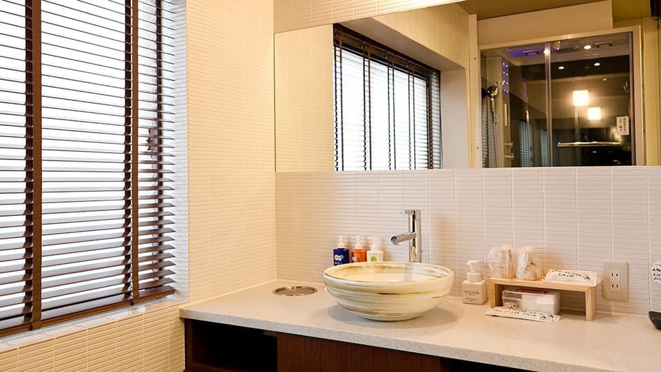 Japanese Style Twin Room with Shower Only | WiFi (free)