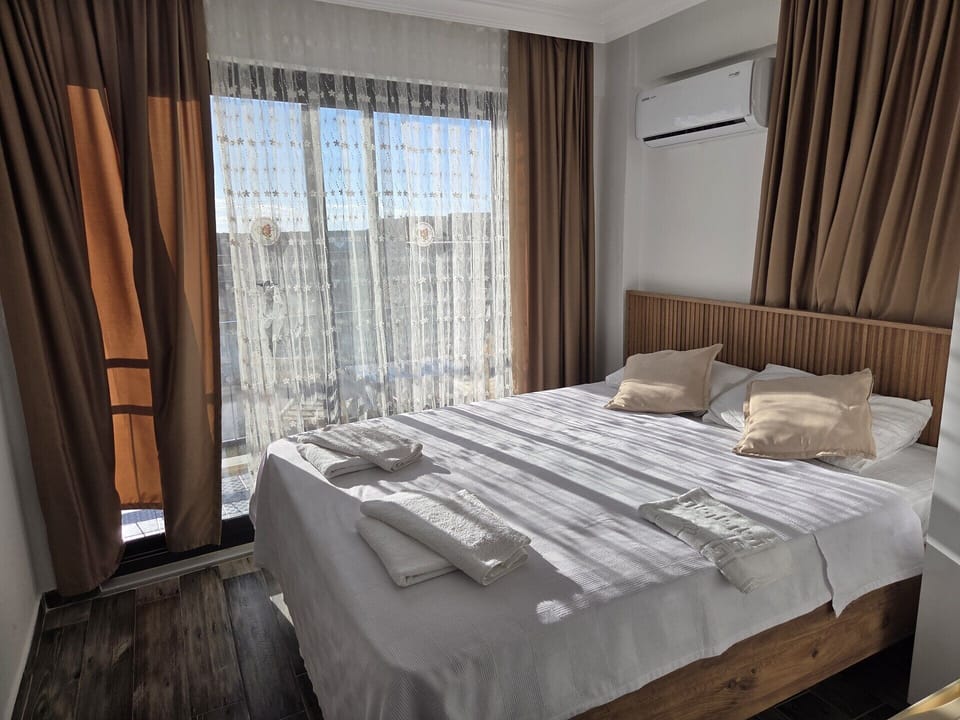 Double Room | Minibar, free WiFi, bed sheets