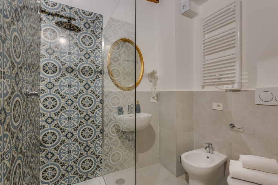 Shower, free toiletries, hair dryer, bidet