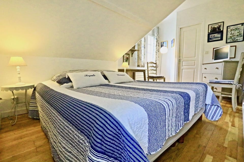 Double Room (Royale Victoire) | Hypo-allergenic bedding, individually decorated, individually furnished