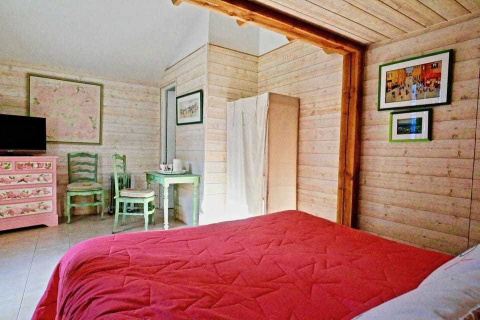 Family Suite (Galopinière) | Hypo-allergenic bedding, individually decorated, individually furnished