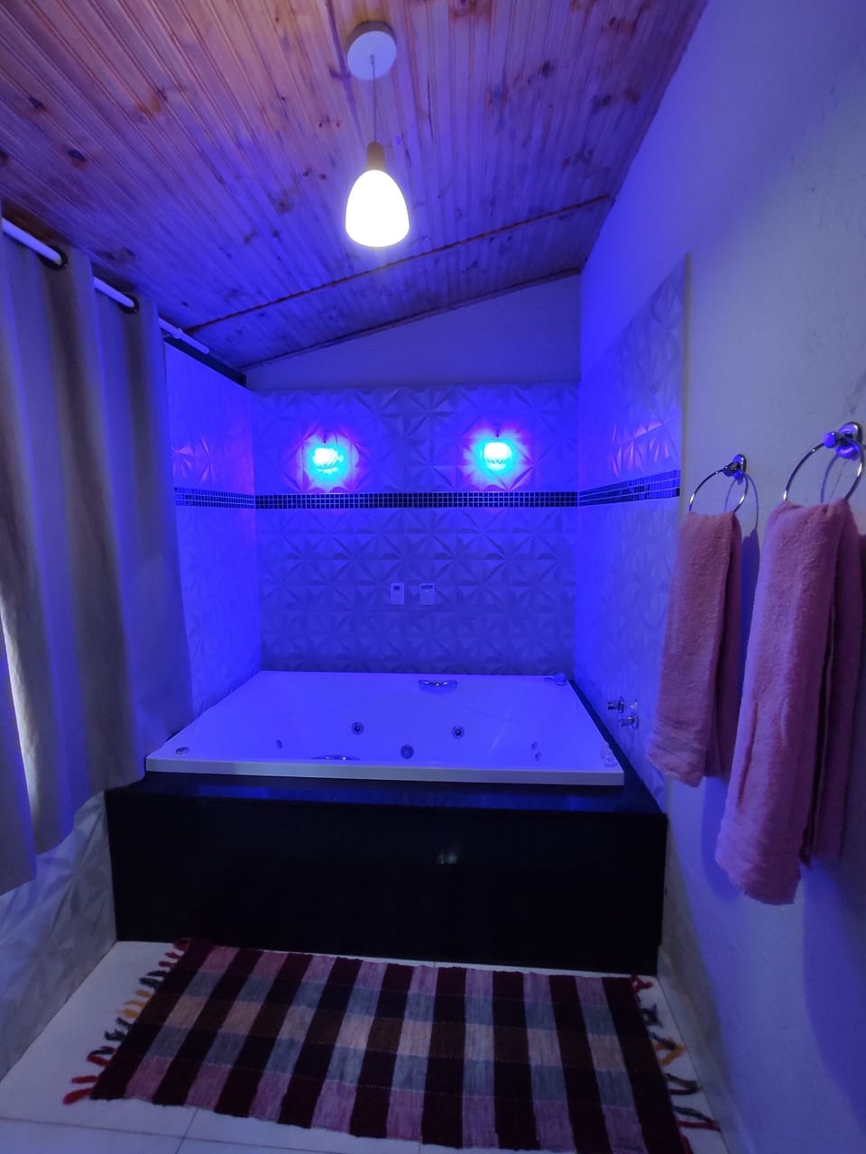 Superior Double Room, 1 Queen Bed, Jetted Tub | Free WiFi, bed sheets