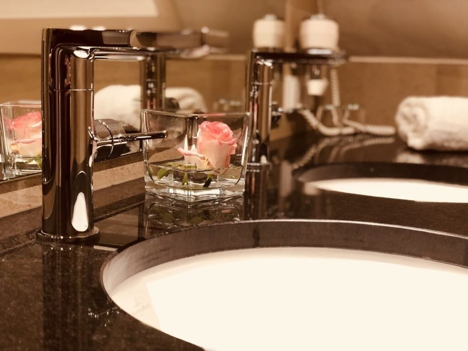 Standard Double Room | Bathroom sink