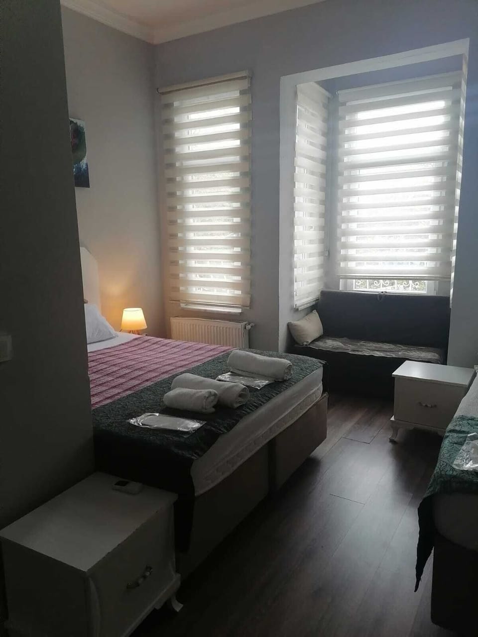 Hypo-allergenic bedding, desk, free WiFi, bed sheets