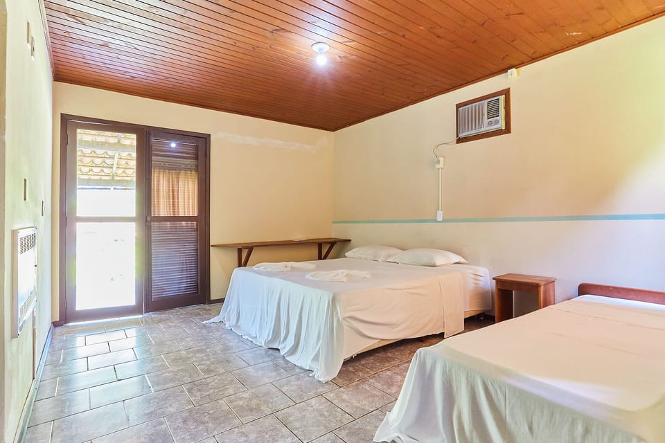 Basic Room, Pool View, Garden Area | Hypo-allergenic bedding, bed sheets