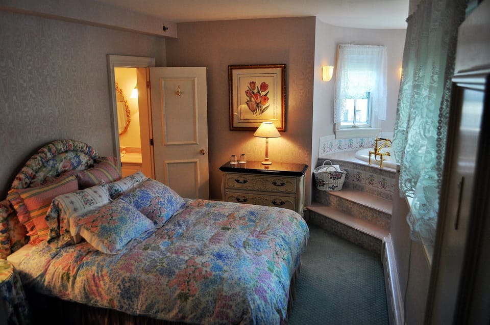 Deluxe Double Room, 1 Queen Bed, Non Smoking | Premium bedding, bed sheets