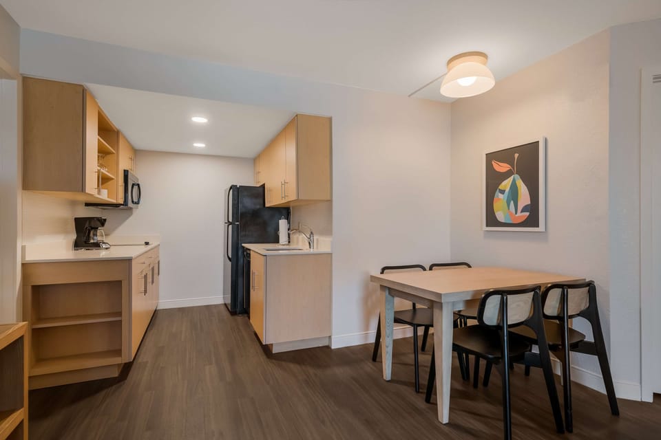 1 bedroom, Egyptian cotton sheets, premium bedding, pillowtop beds