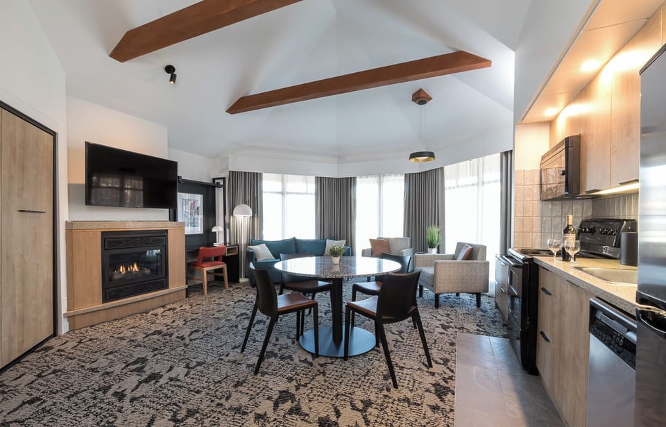 Suite, 2 Bedrooms | Television