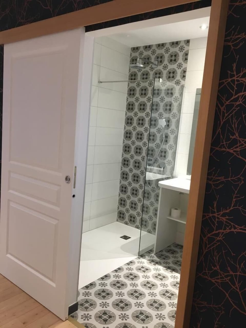 Deluxe Suite, 1 Bedroom, Accessible, Garden View (La Perle) | Bathroom | Shower, free toiletries, hair dryer, slippers