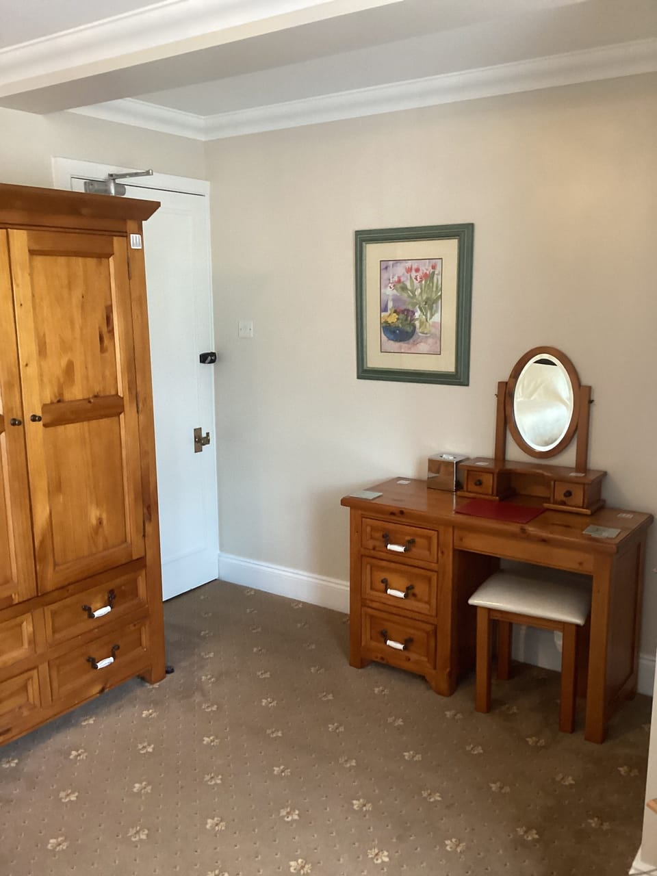 Standard Twin Room On First Floor | In-room safe, desk, iron/ironing board, bed sheets