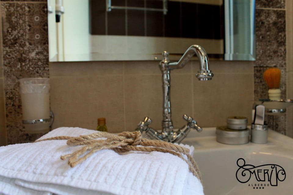 Double Room | Bathroom | Shower, free toiletries, hair dryer, bathrobes