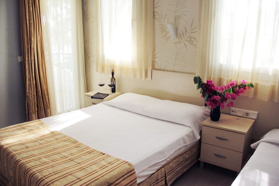 Standard Room | 1 bedroom, premium bedding, in-room safe, desk