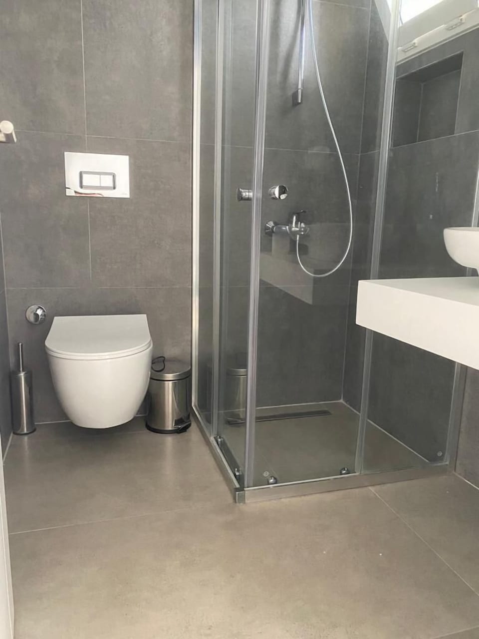 Standard Room | Bathroom | Shower, hair dryer