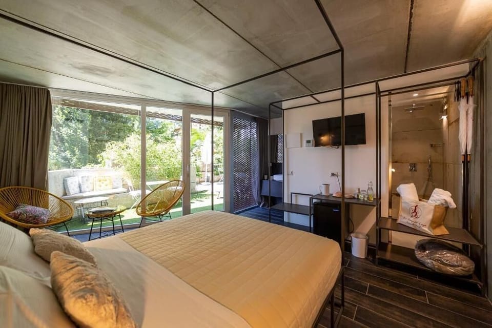 Classic Double Room | Soundproofing, free WiFi, bed sheets