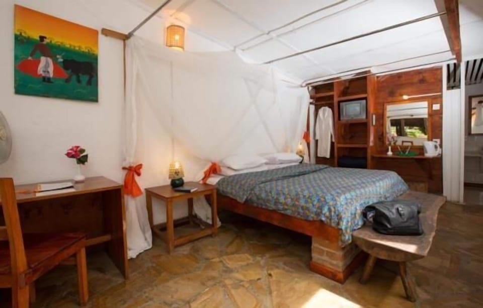 In-room safe, bed sheets
