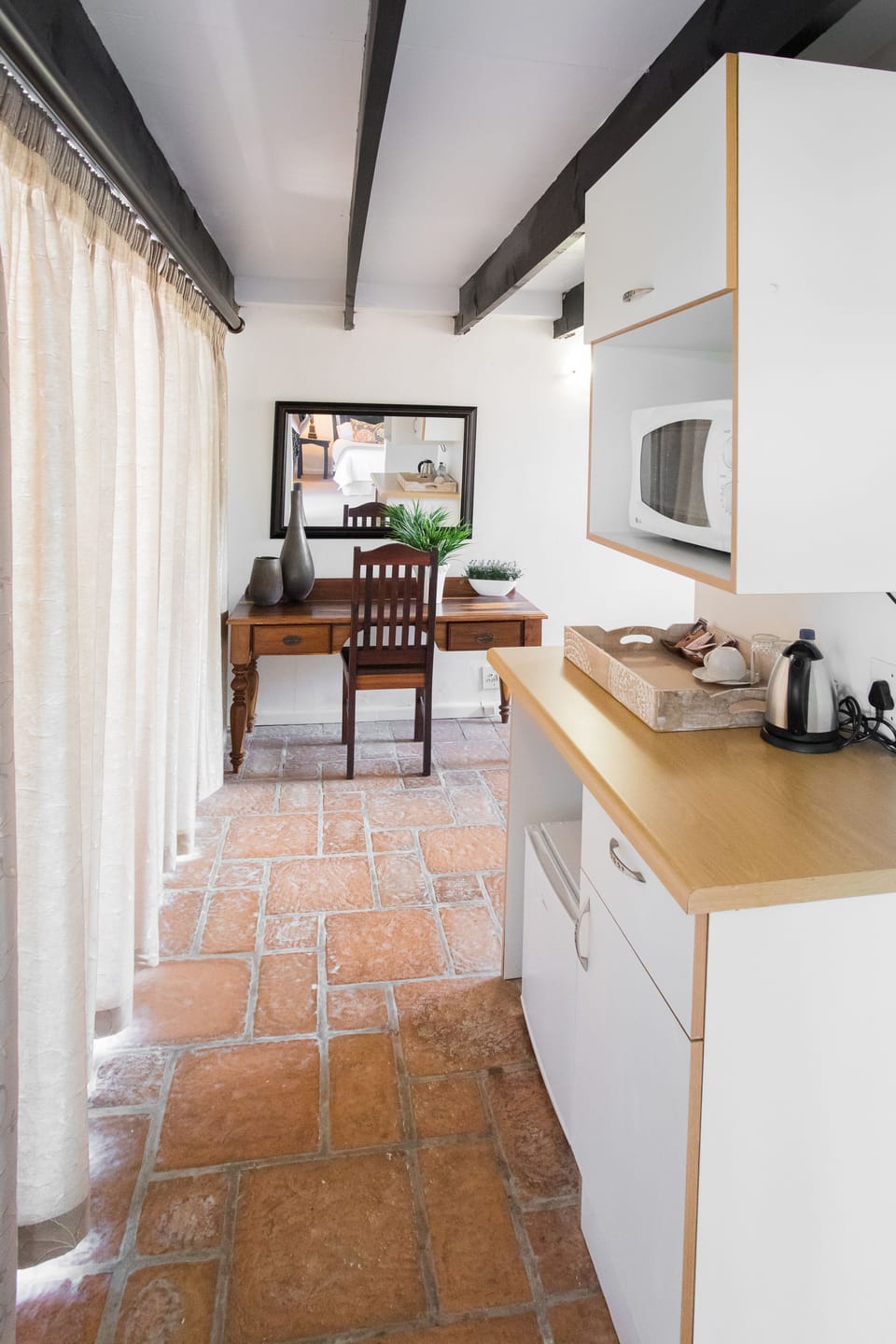 Standard Double Room, 1 Double Bed | Private kitchenette | Coffee/tea maker, electric kettle