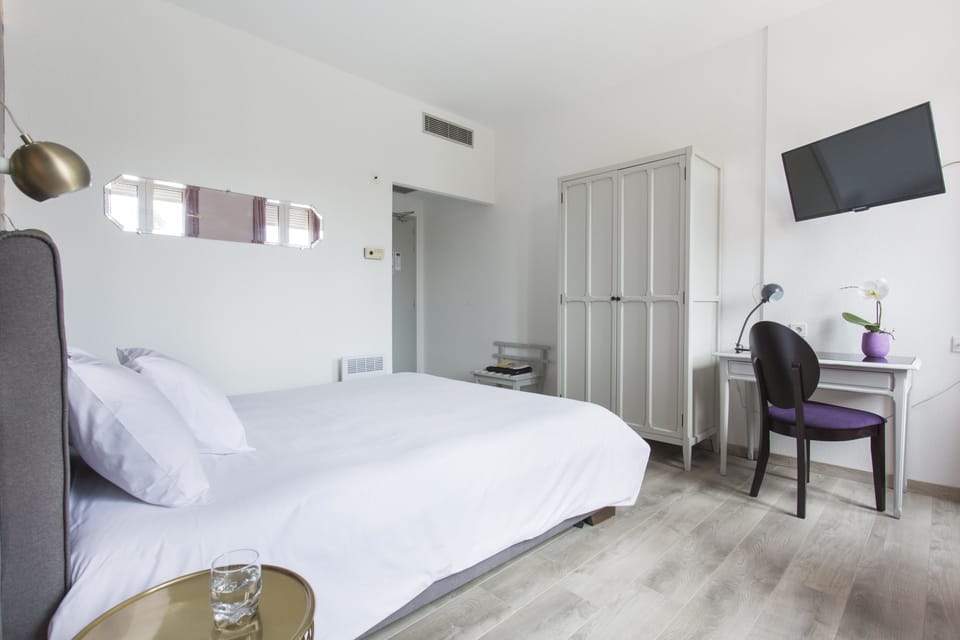 Standard Double Room | Individually decorated, individually furnished, desk, iron/ironing board