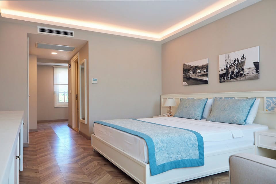 Superior Deluxe Room | Memory foam beds, minibar, in-room safe, desk