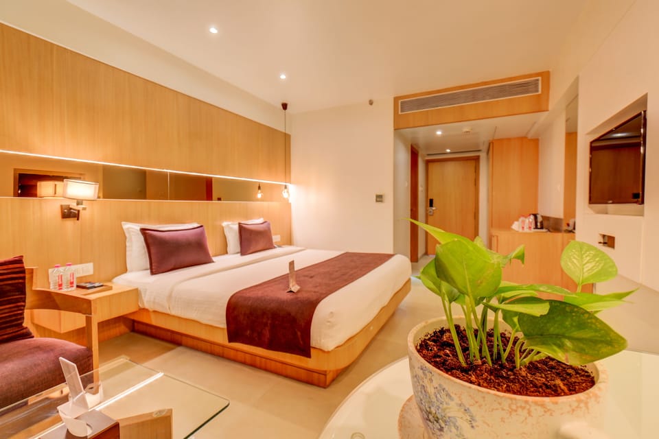 Deluxe Room, 1 Double Bed, Non Smoking | In-room safe, desk, iron/ironing board, rollaway beds