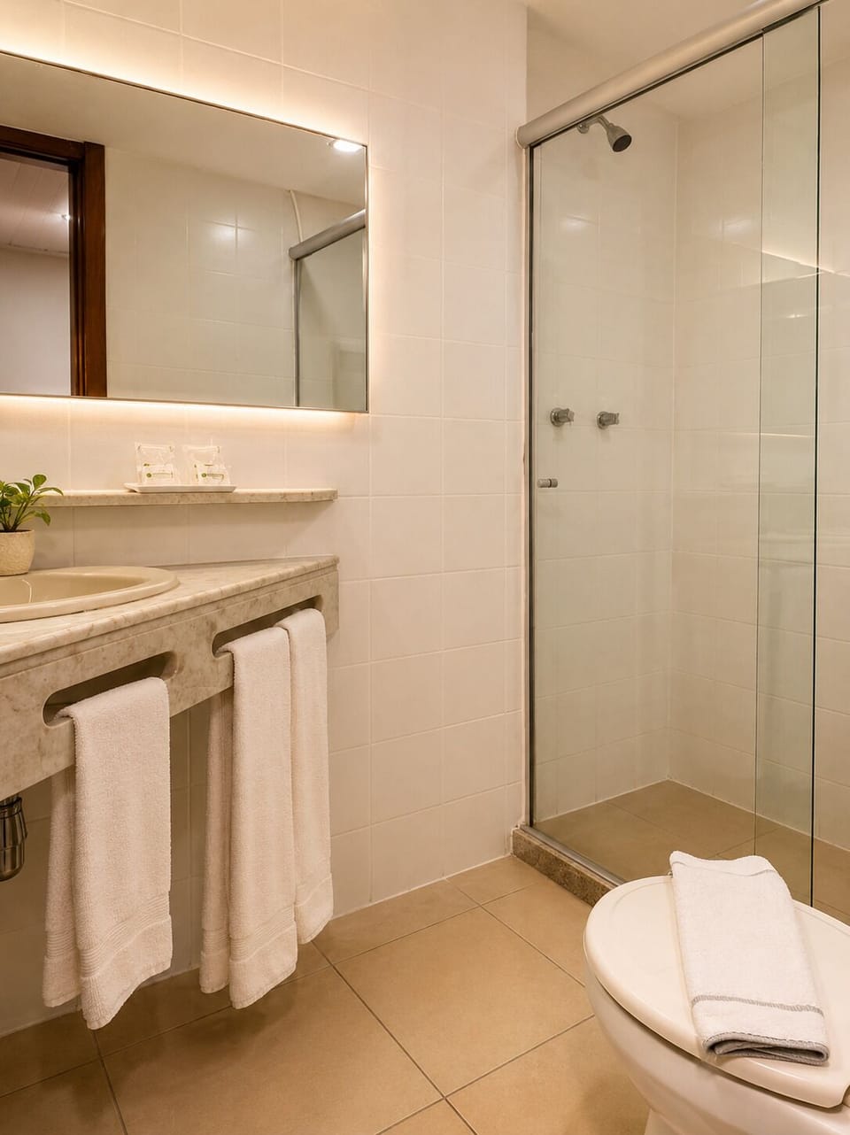 Superior Double Room | Bathroom | Shower, towels
