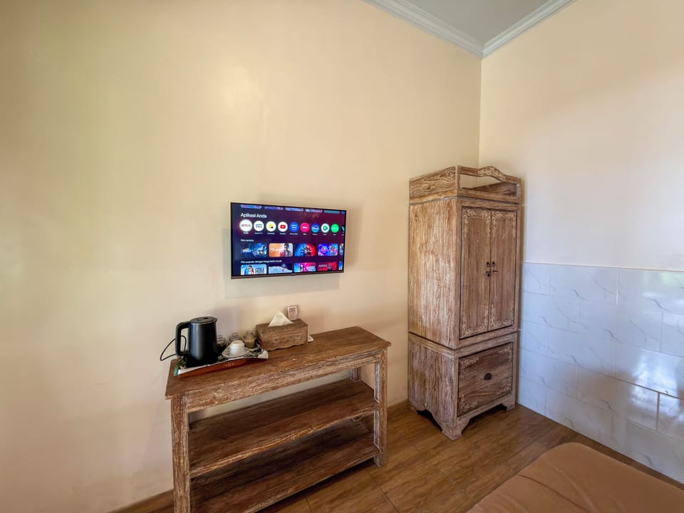 Premium bedding, WiFi (free), bed sheets